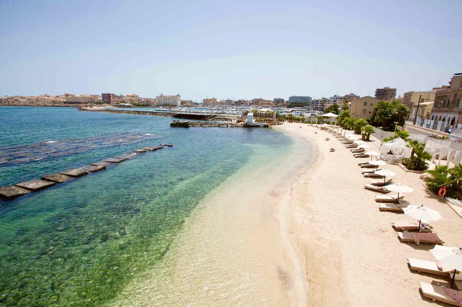 Privatstrand des Musciara Resort von oben, Syrakus