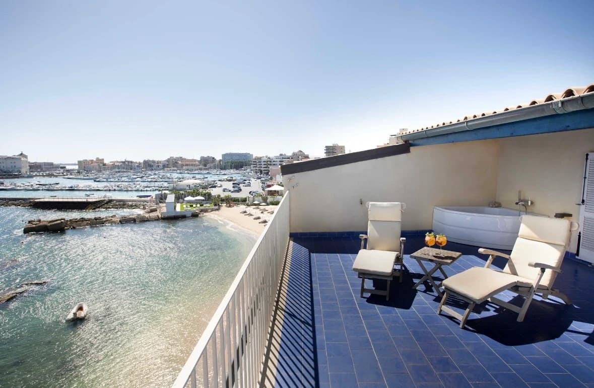 Suite Coral Room — 17