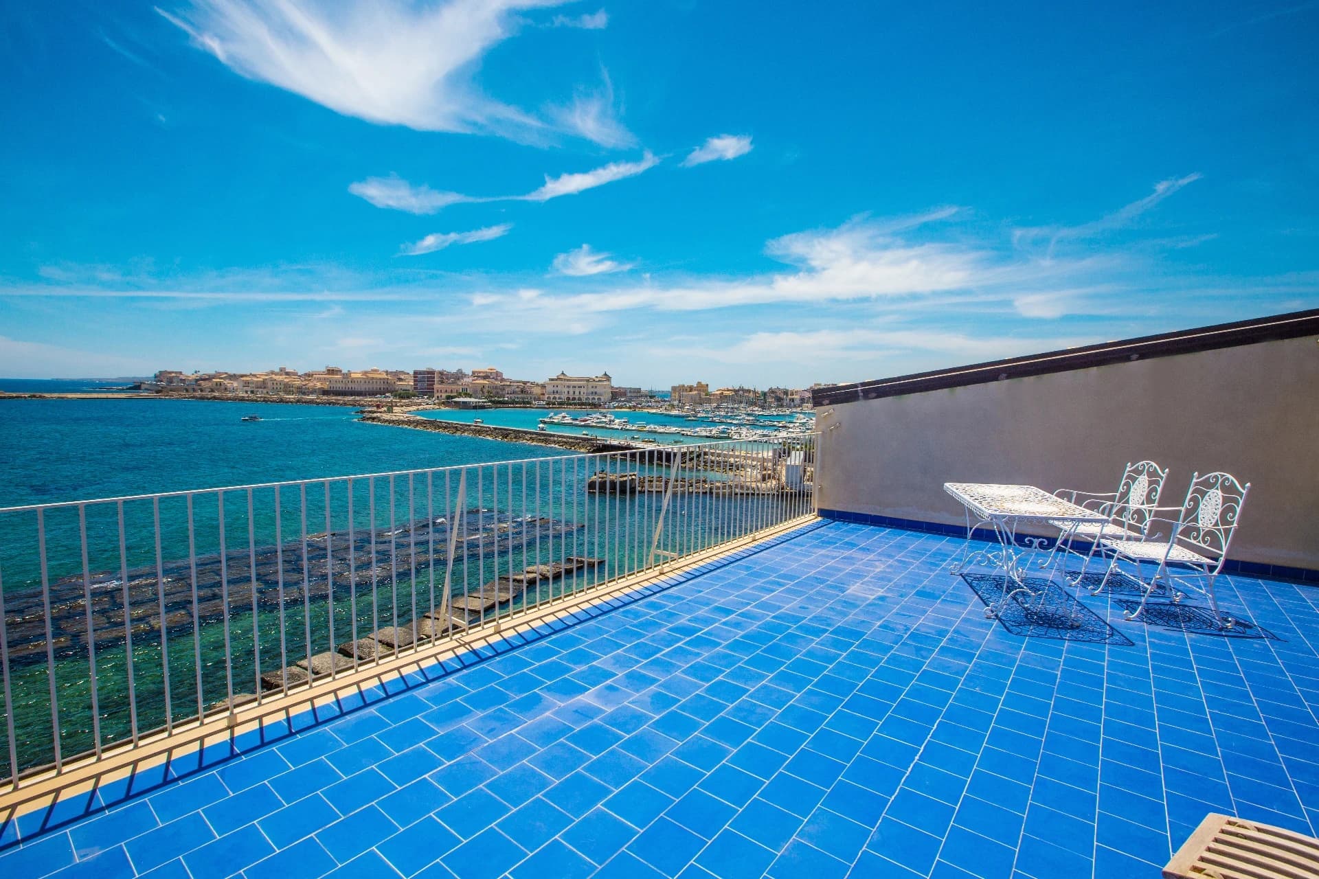 Suite Coral Room — 5