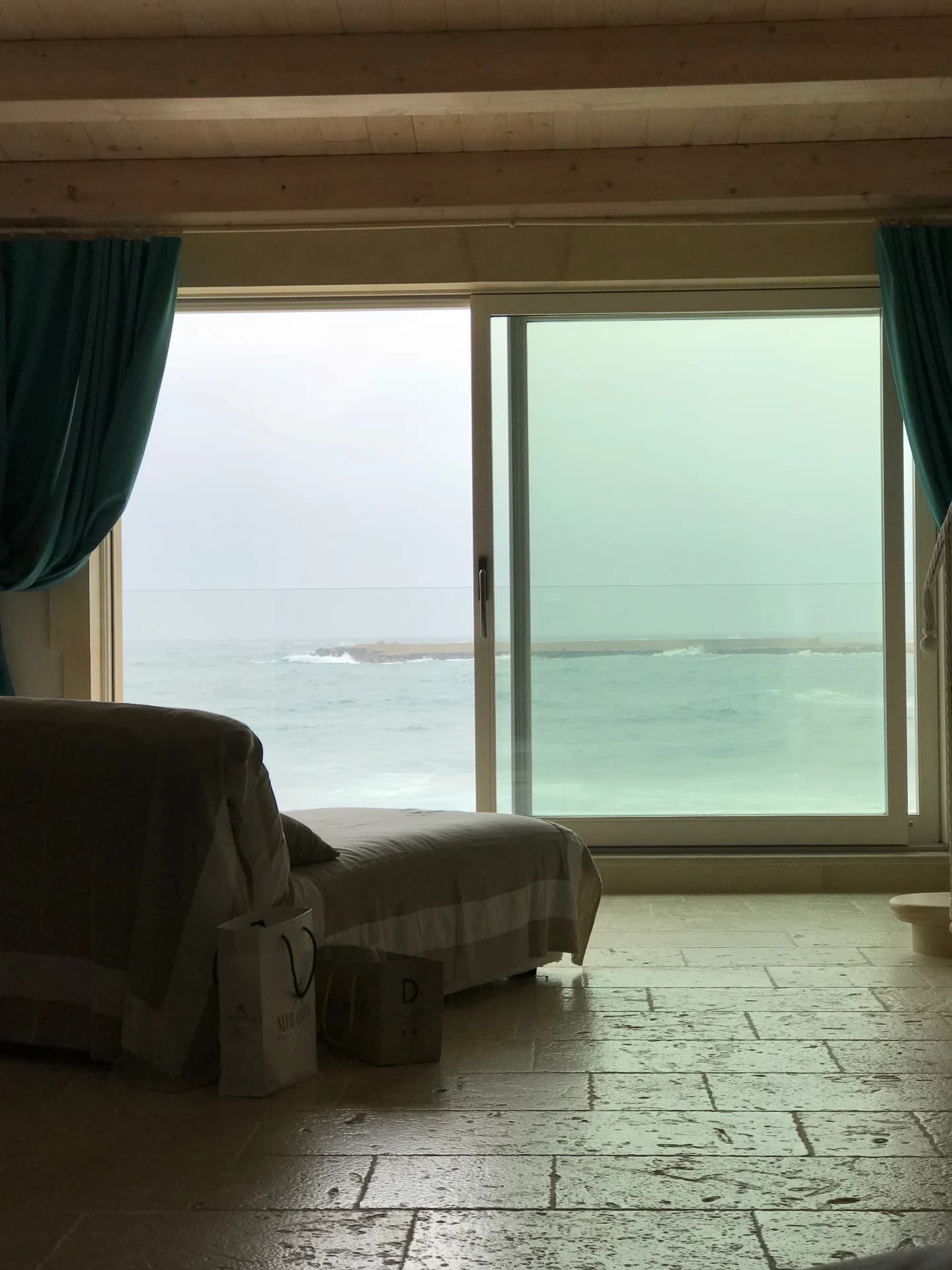 Suite Waves Room — 11