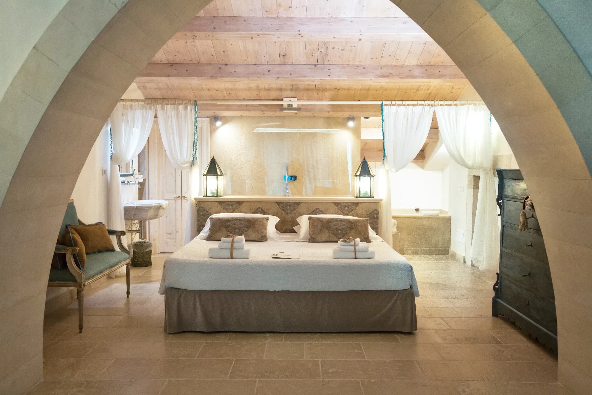 Suite Waves Room — 19