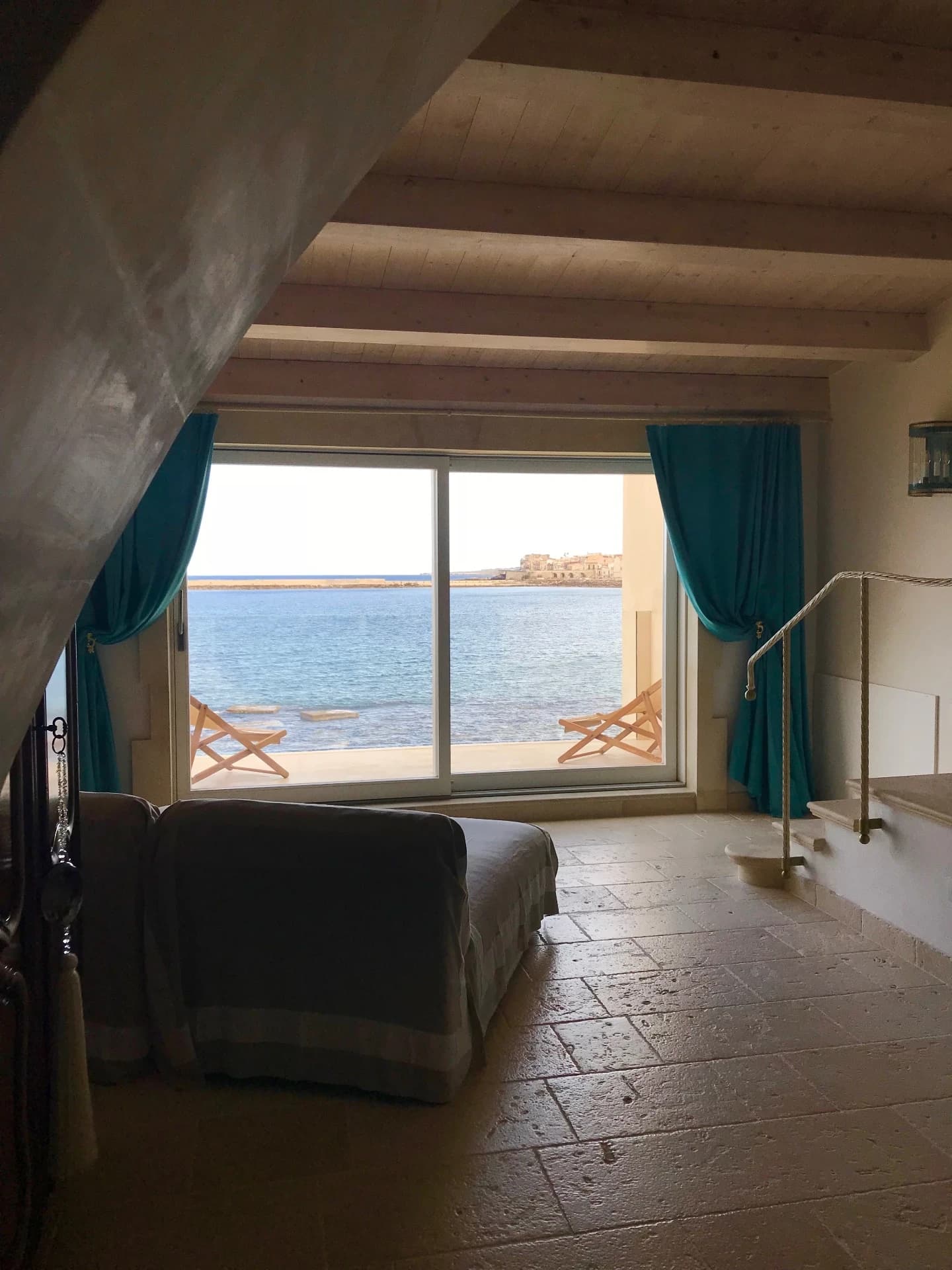 Suite Waves Room — 21