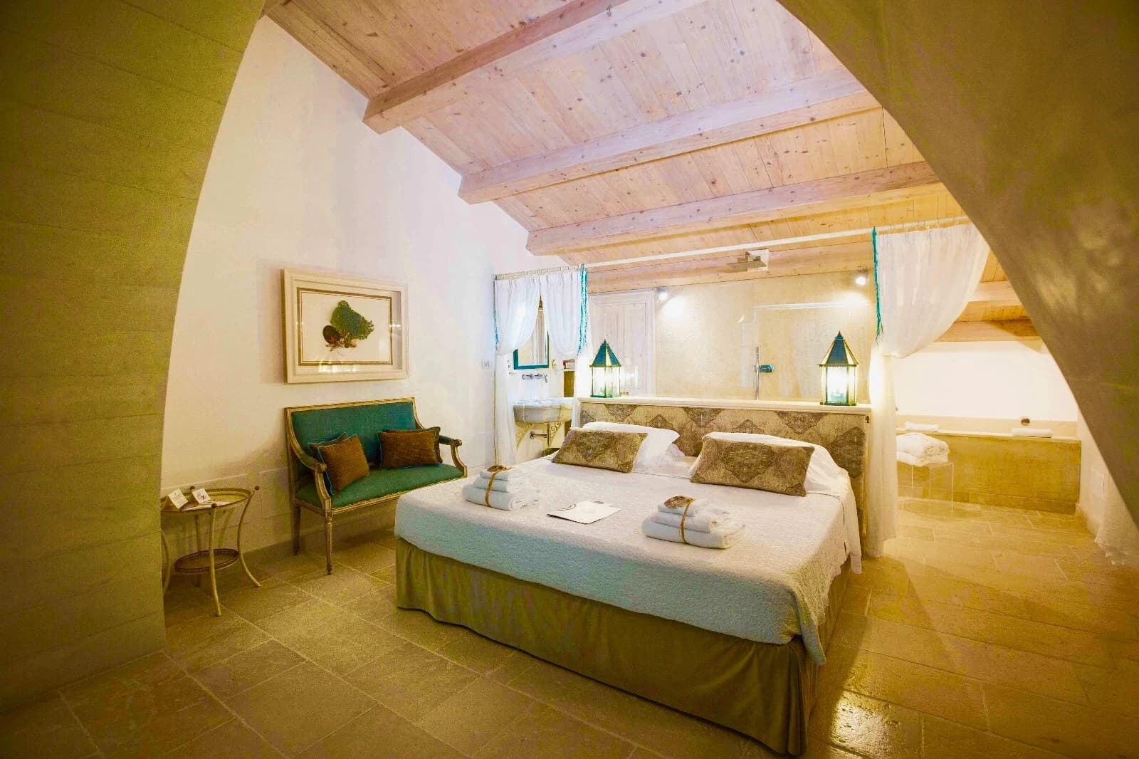 Suite Waves Room — 4